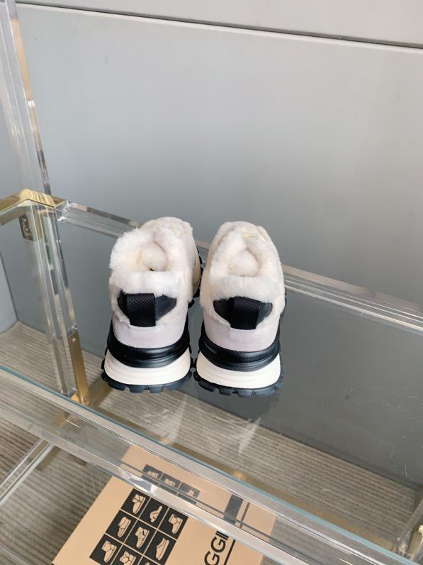 Sneakers women's winter on fur фото 5