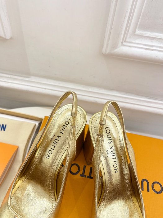 Босоножки фото 6