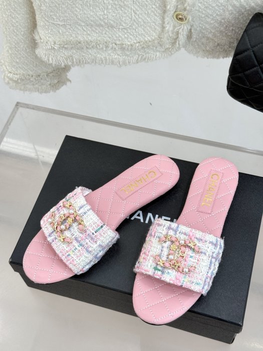 Шлепанцы женские фото 2