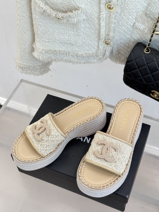 Шльопанці жіночі фото 2