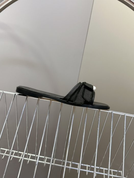 Шльопанці жіночі фото 5