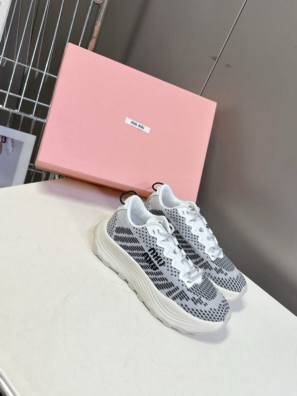 Кроссовки женские фото 4