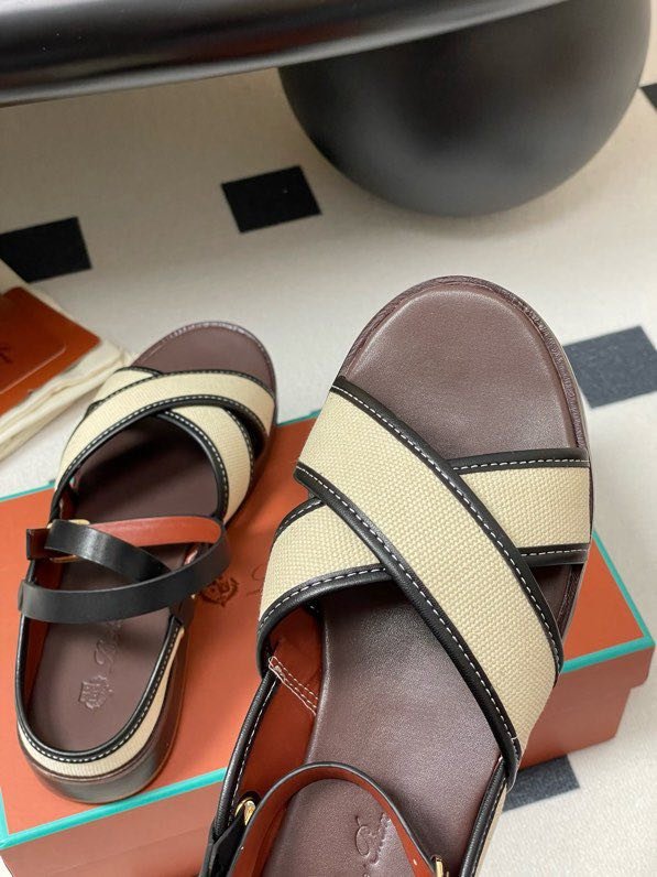 Сандалі жіночі фото 6