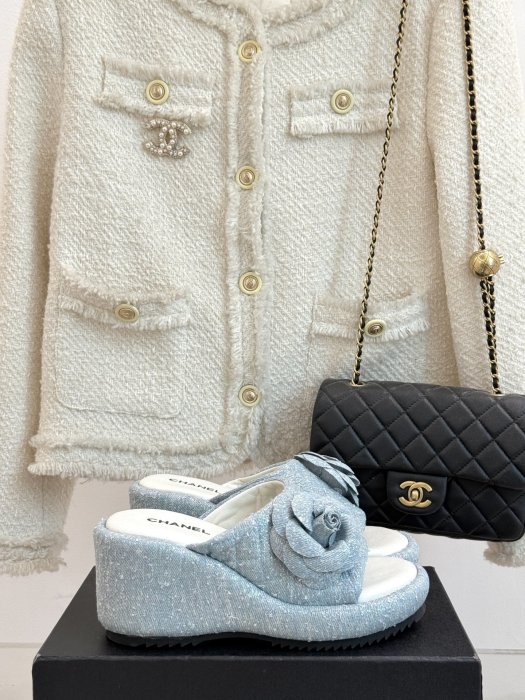 Шлепанцы женские