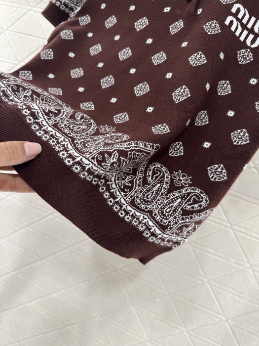 Футболка жіноча фото 8