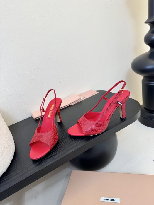 Босоножки фото 3