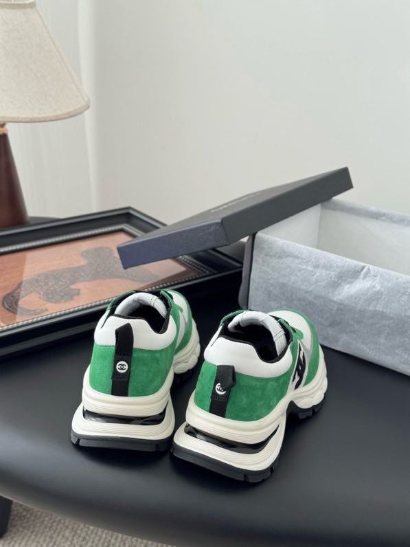 Кроссовки женские фото 8