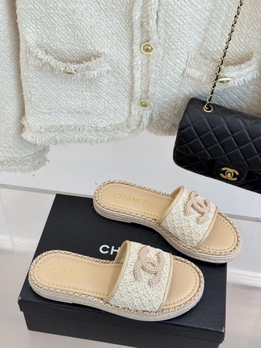 Шлепанцы женские фото 3