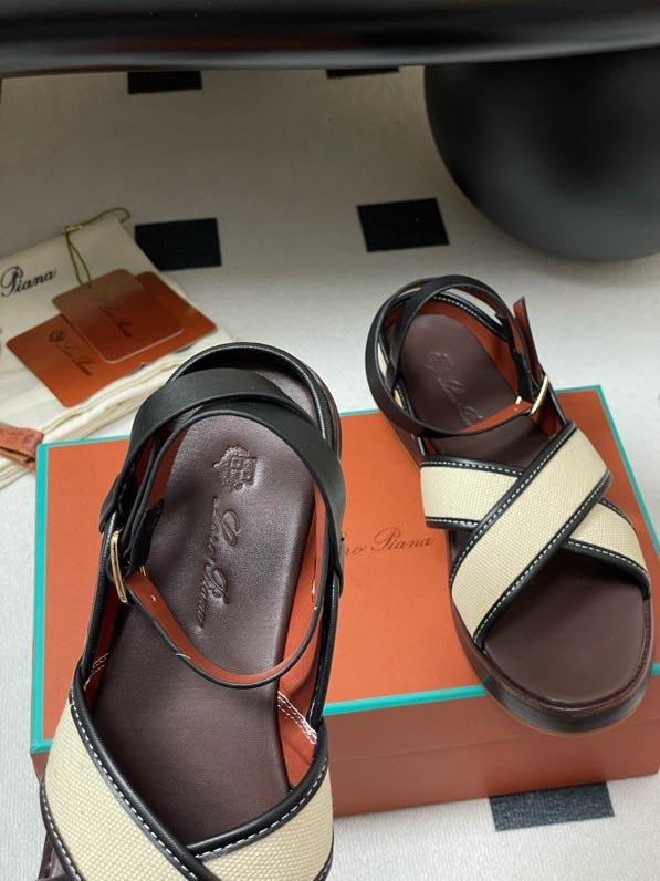 Сандалі жіночі фото 7