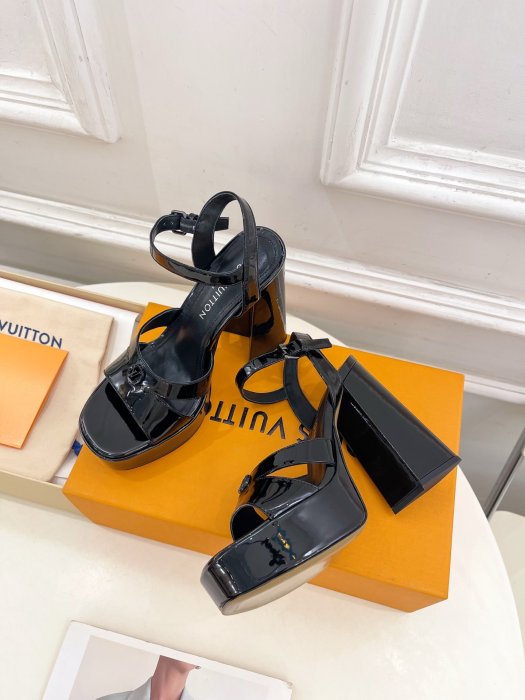 Босоножки фото 5