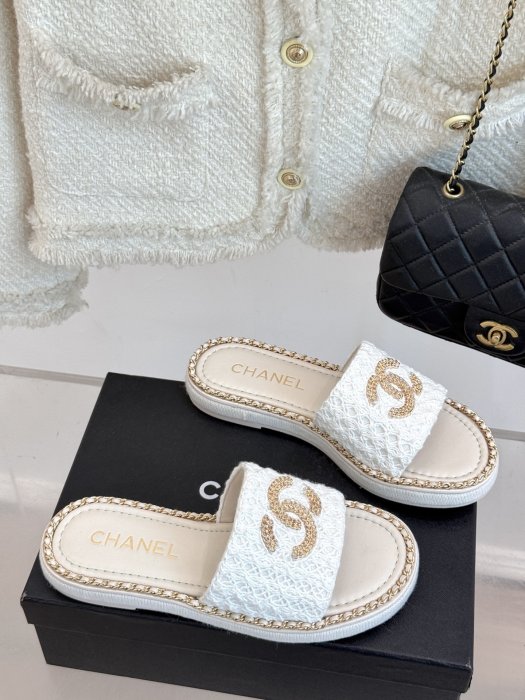 Шлепанцы женские фото 3