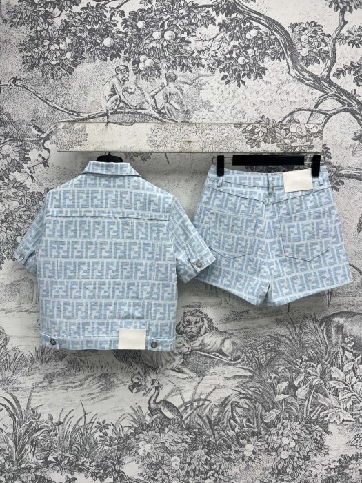 Костюм женский фото 7