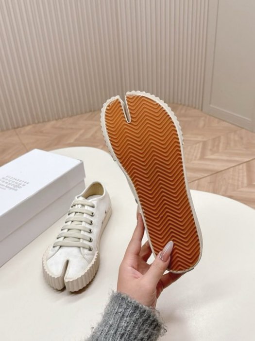 Кеди жіночі з роздвоєним носком фото 9