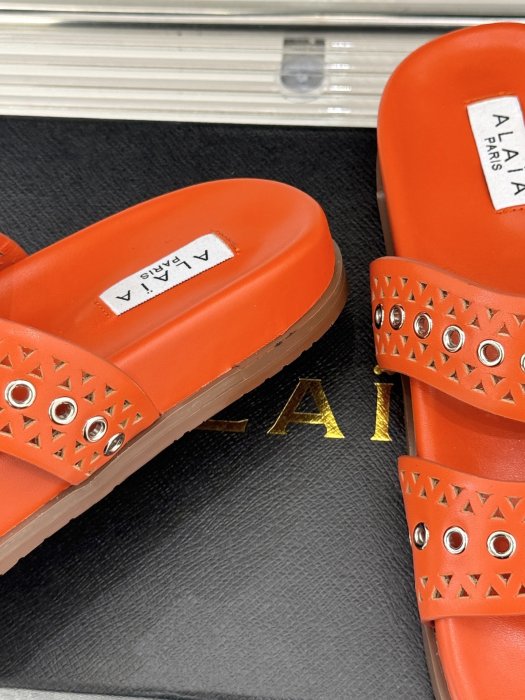 Шлепанцы женские фото 6