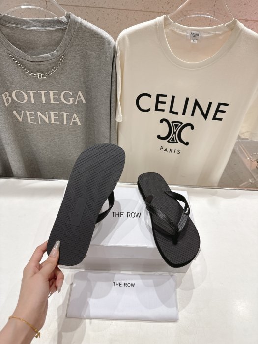 Шлепанцы женские фото 9