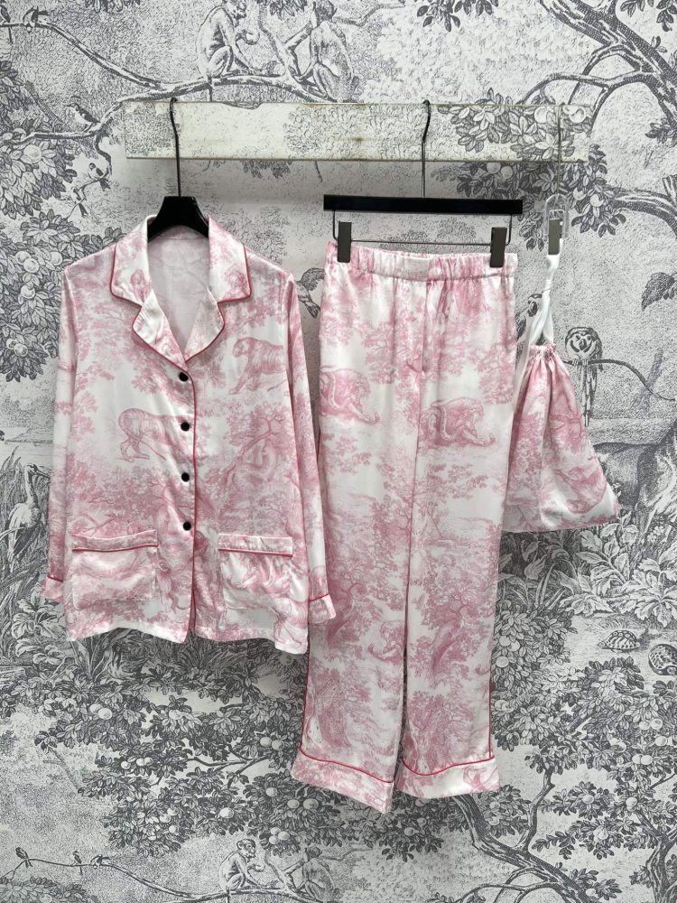 Костюм женский