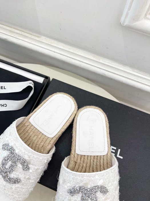 Шлепанцы женские фото 7