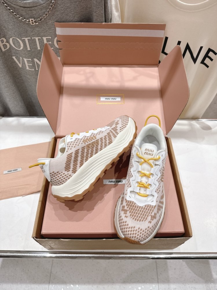 Кросівки жіночі фото 4