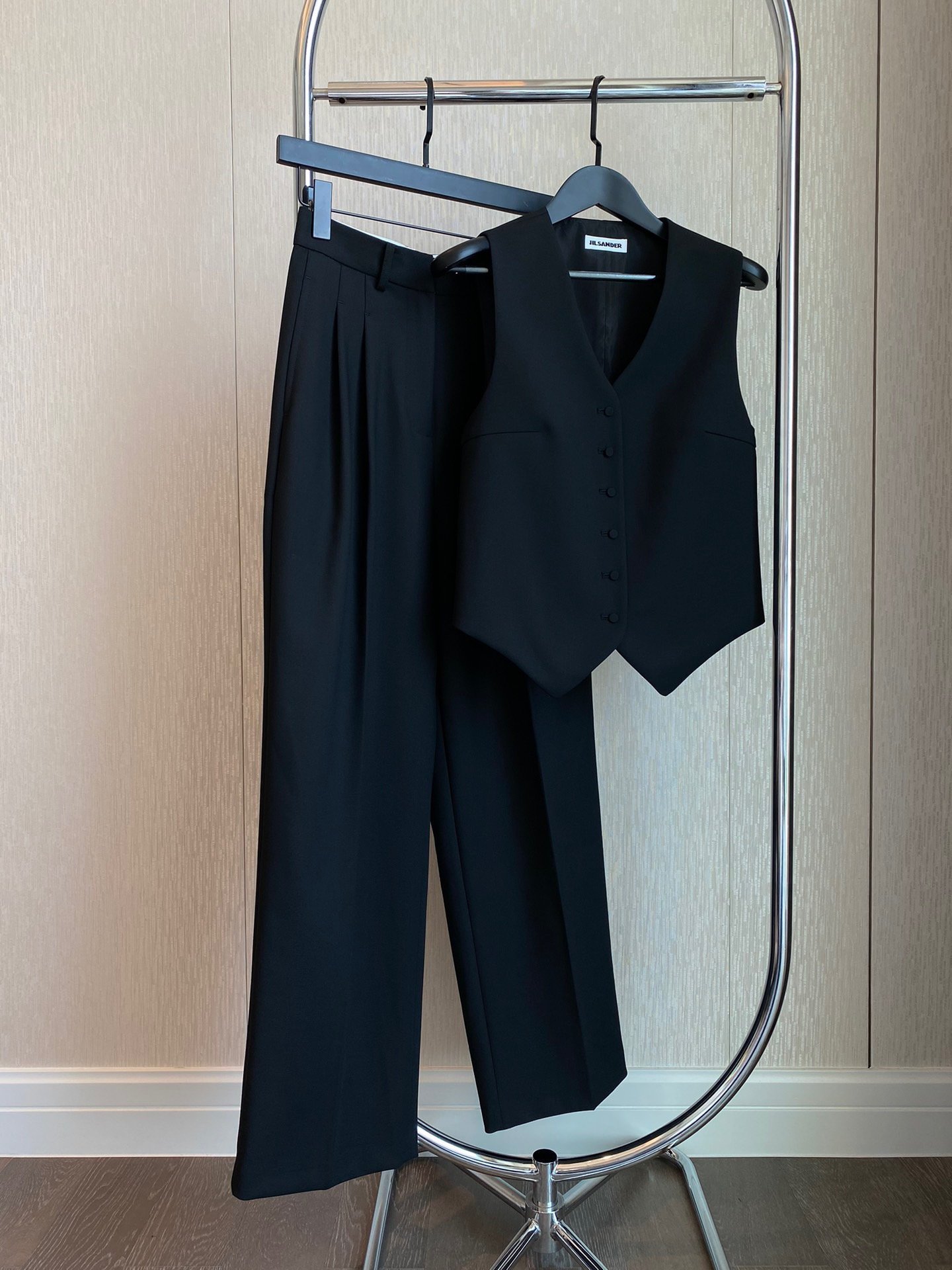 Costume female trousers business