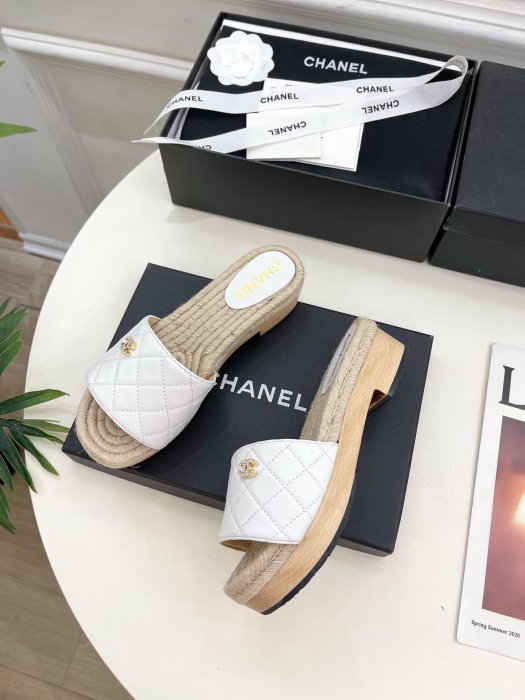 Шлепанцы женские фото 3