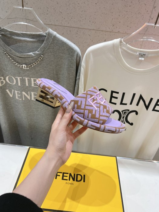 Шлепанцы фото 4