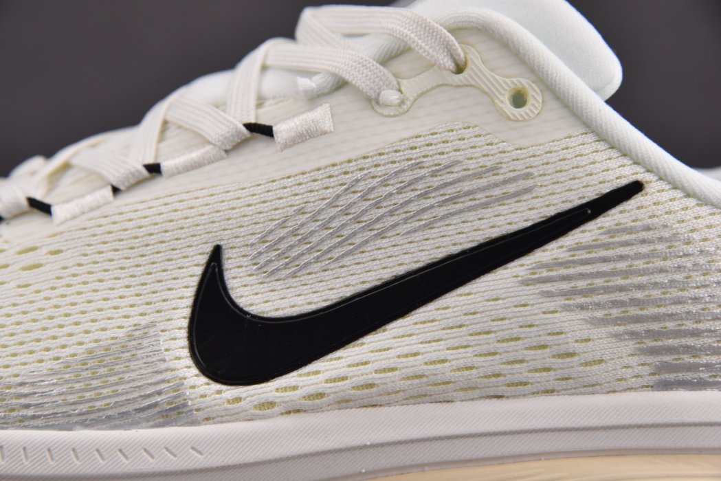 Кроссовки Vomero 18 Coconut Milk фото 12