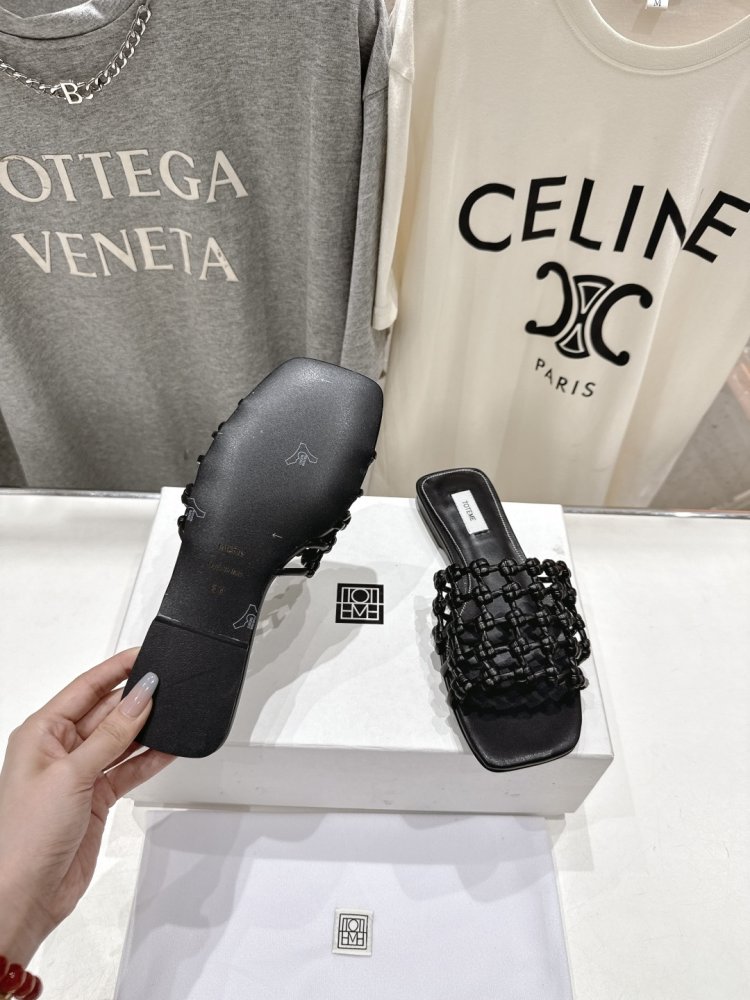 Шльопанці жіночі фото 9