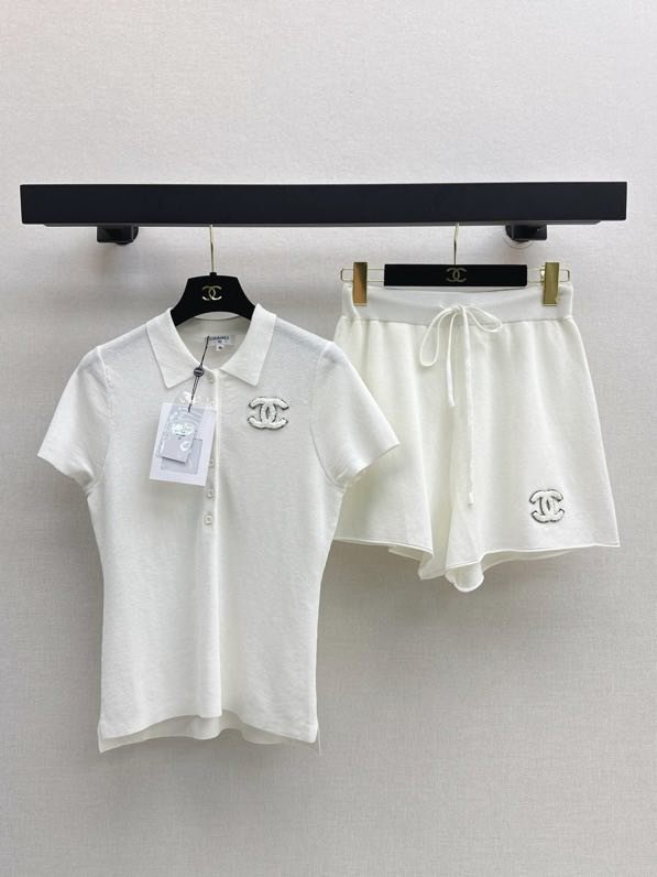 Костюм жіночий