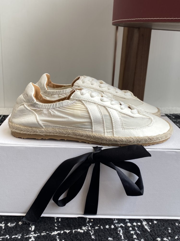 Кросівки жіночі фото 2