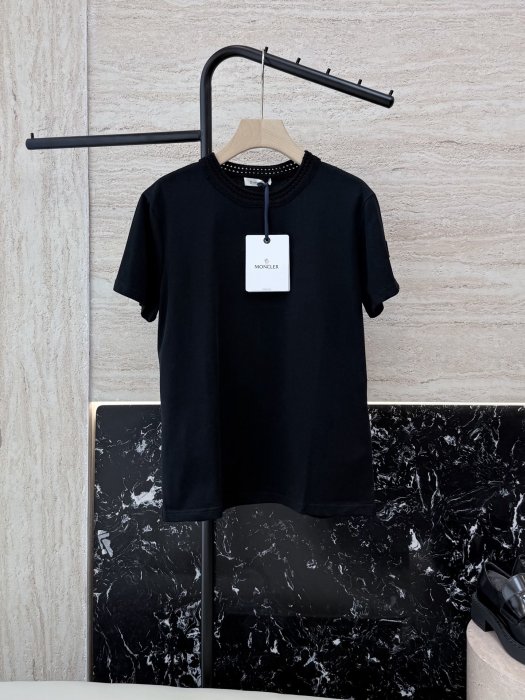 Футболка жіноча