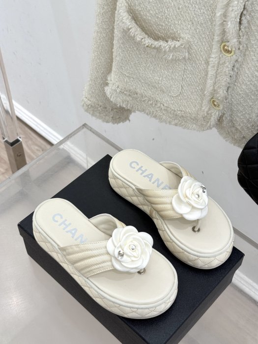 Шлепанцы женские фото 3