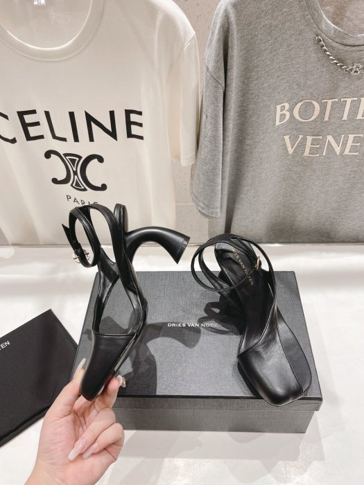 Босоножки фото 3