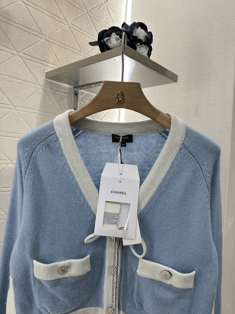 Short knitted cardigan фото 3