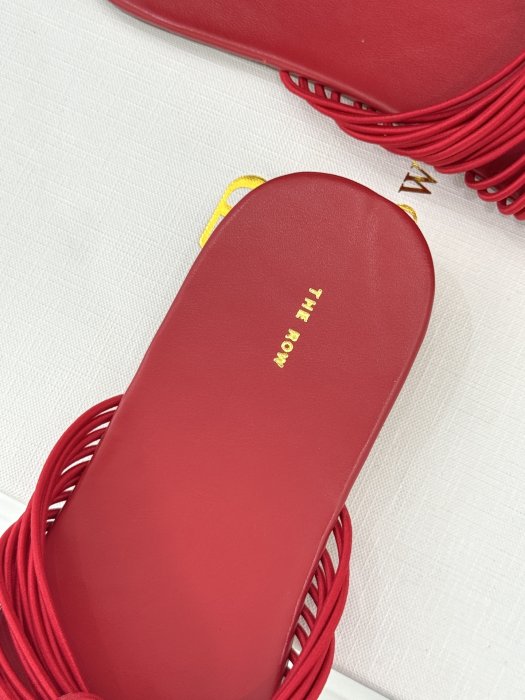 Шлепанцы женские фото 8