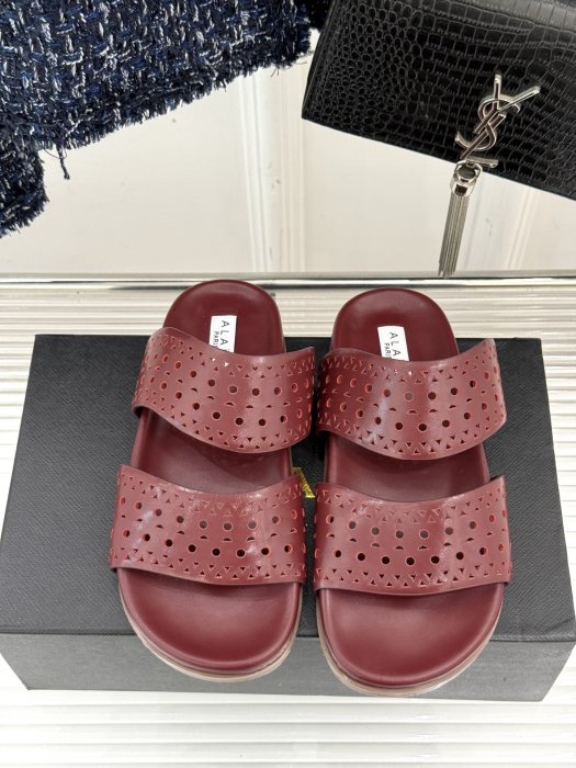 Шлепанцы женские фото 4