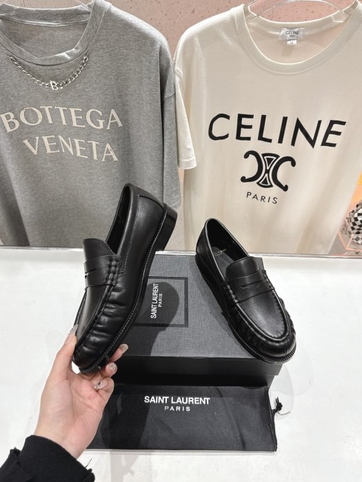 Лоферы кожаные женские фото 4