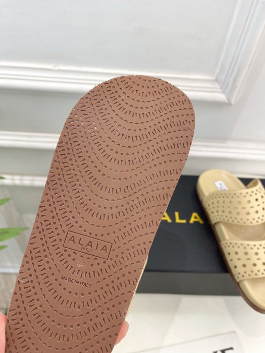 Шлепанцы женские фото 9