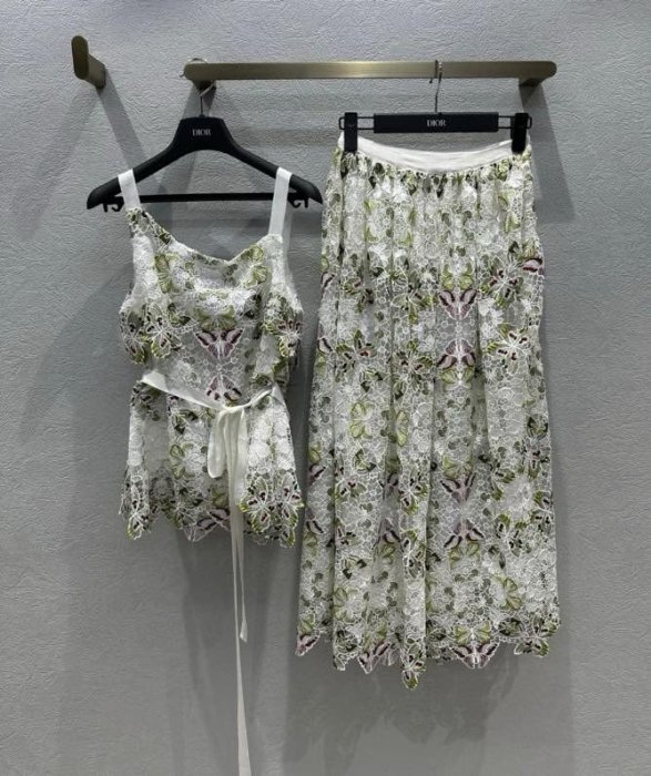 Костюм женский