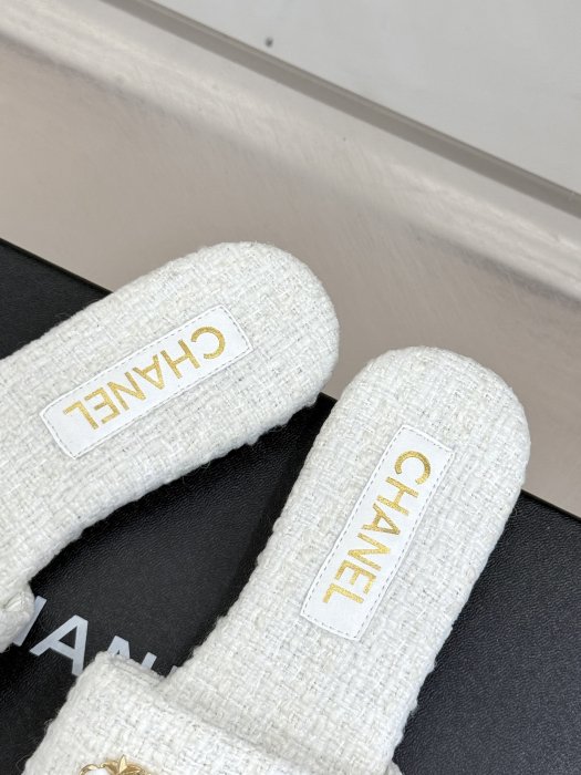 Шлепанцы женские фото 8