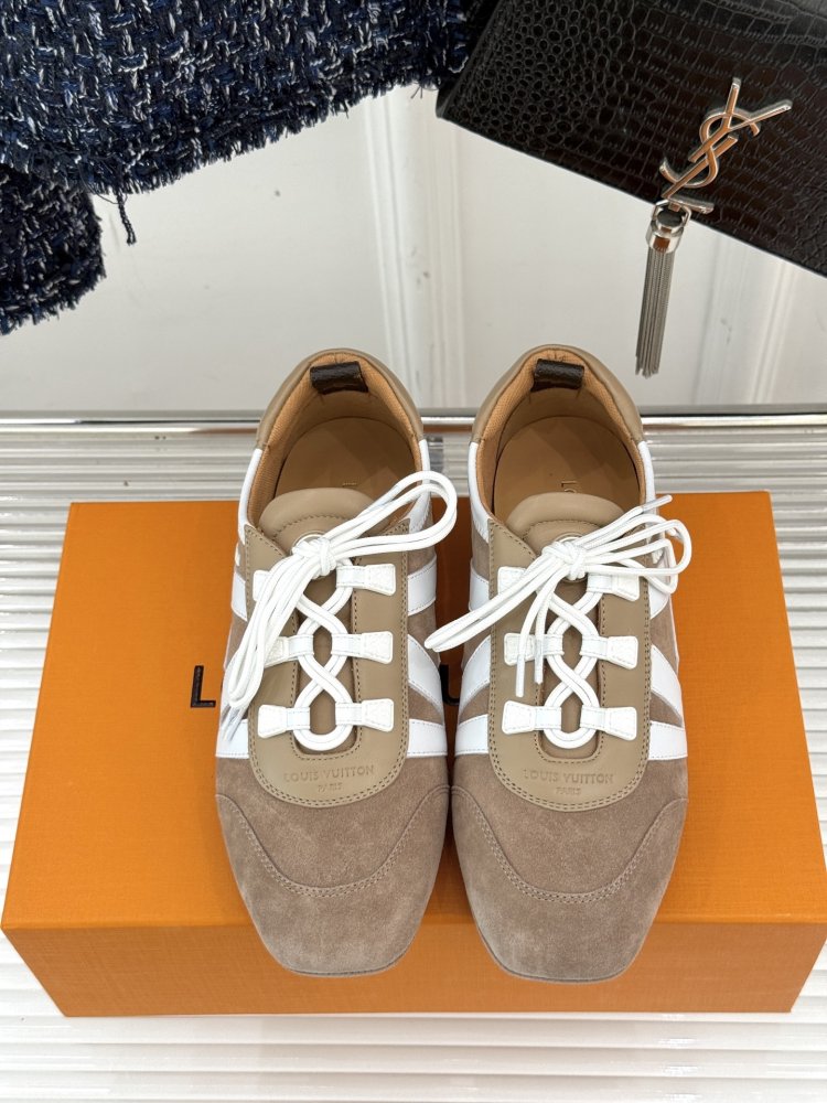 Кроссовки женские фото 4