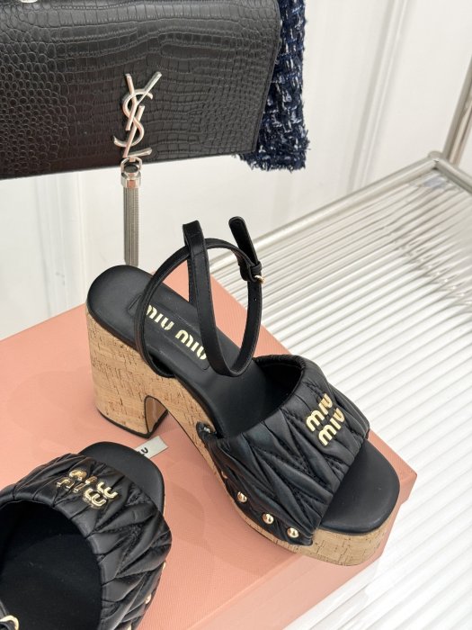 Босоножки фото 5