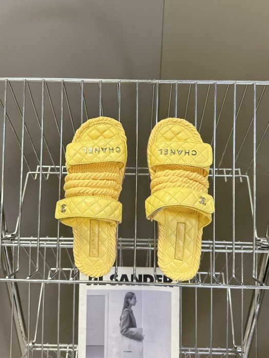 Шлепанцы женские фото 6