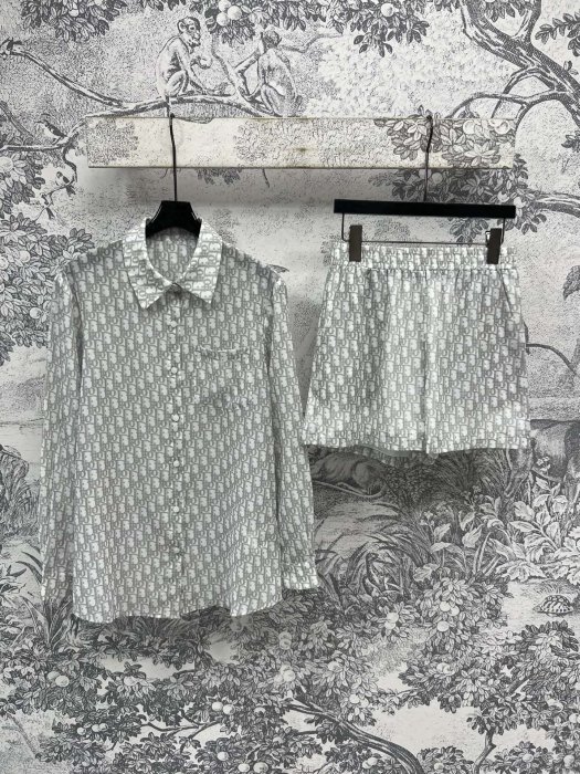 Костюм жіночий