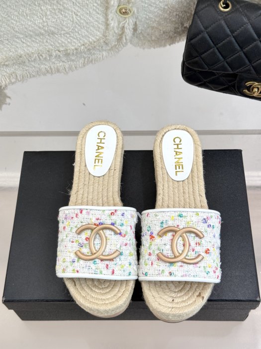 Шлепанцы женские фото 4