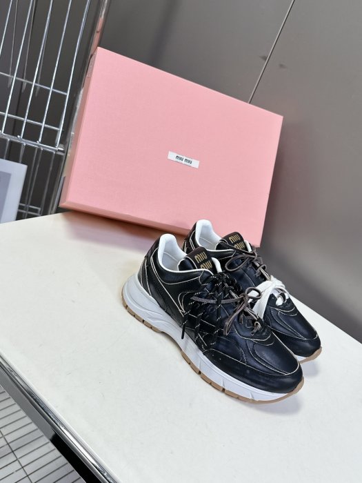 Кросівки жіночі фото 2