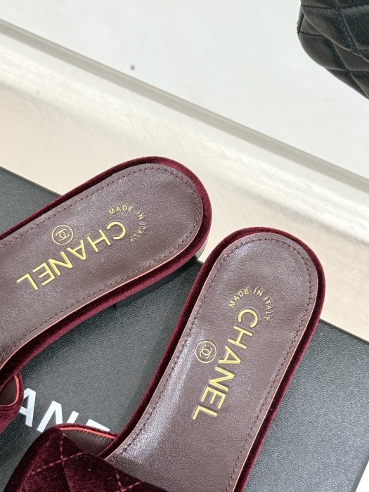 Шлепанцы фото 8