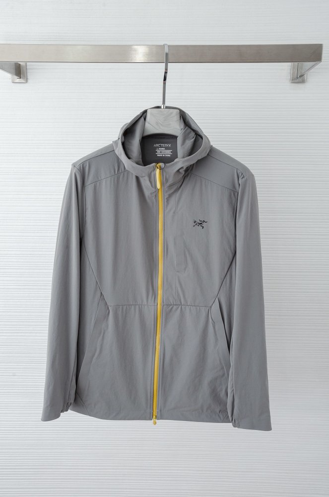 Куртка вітровка чоловіча