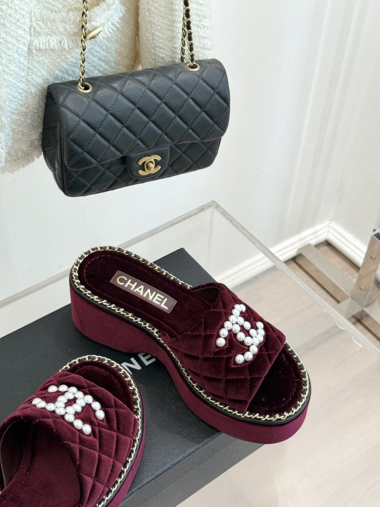 Шлепанцы женские фото 5