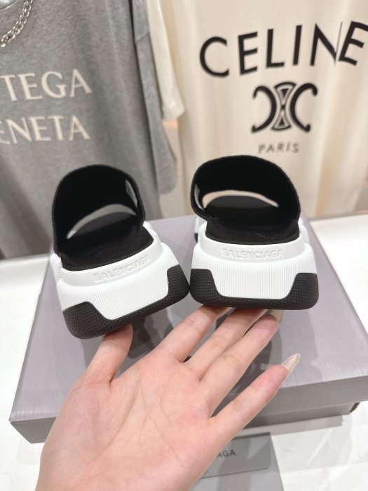 Шлепанцы женские фото 8