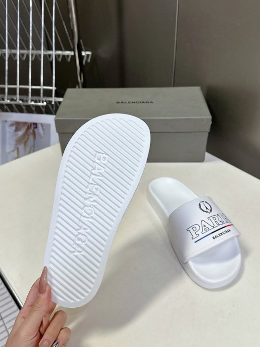 Шлепанцы фото 9